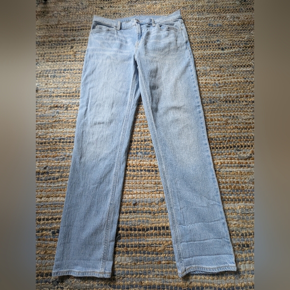 Old Navy Light Wash Mid-Rise Wow Boyfriend Jeans 8 Relaxed Soft Norm 2010s Fashi - Picture 2 of 9